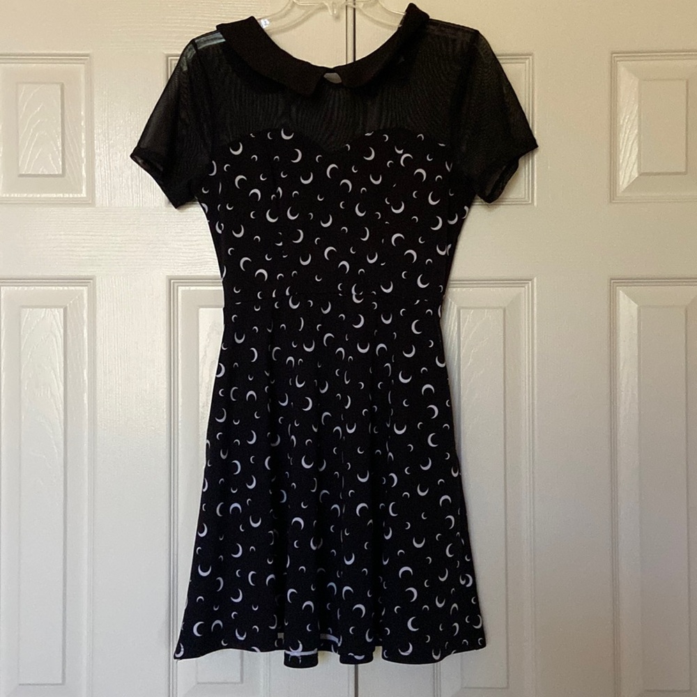 Hot Topic Half Moon Collared Dress